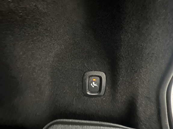 Volvo XC60 10 of 30
