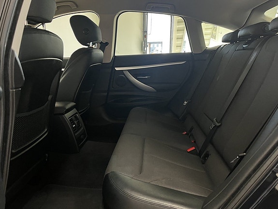 BMW 330d 15 of 26