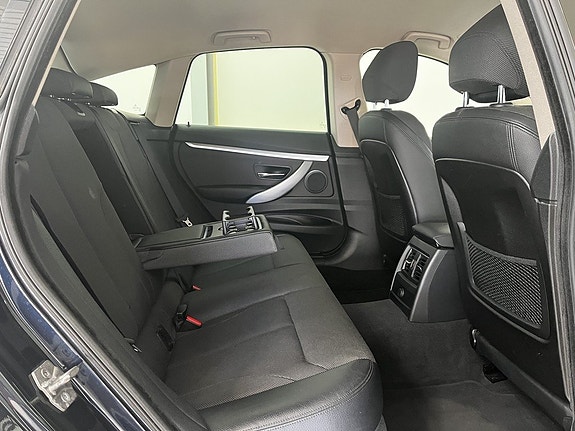 BMW 330d 16 of 26