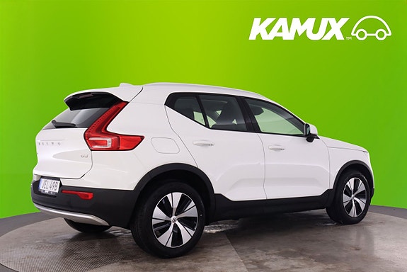 Volvo XC40 2 of 21