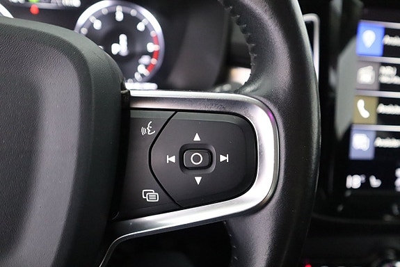 Volvo XC40 16 of 21