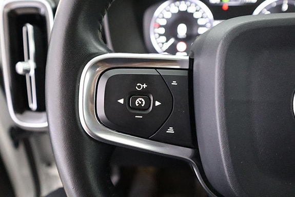Volvo XC40 15 of 21