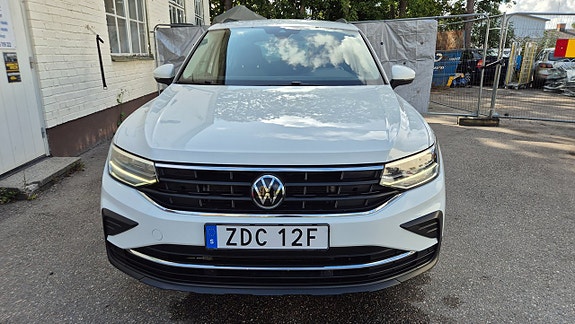 Volkswagen Tiguan 3 of 29