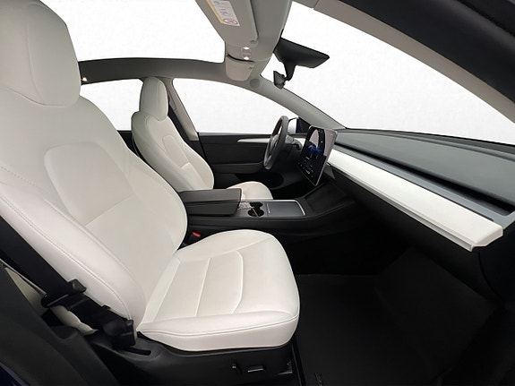Tesla Model Y 11 of 30