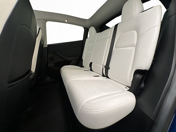 Tesla Model Y 17 of 30