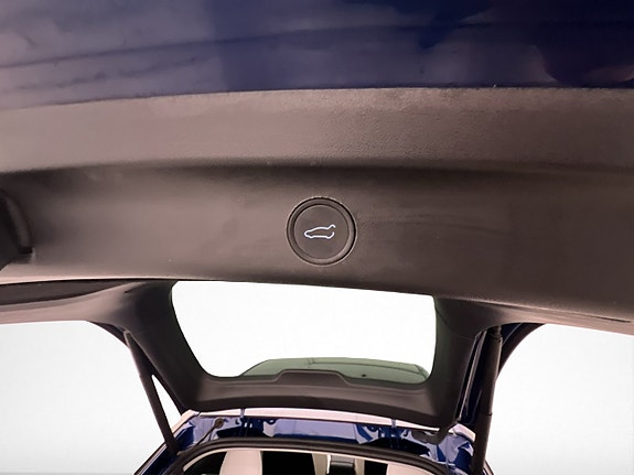 Tesla Model Y 27 of 30