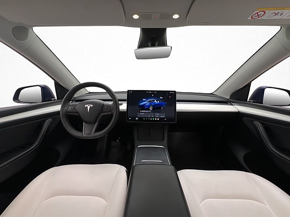 Tesla Model Y 18 of 30