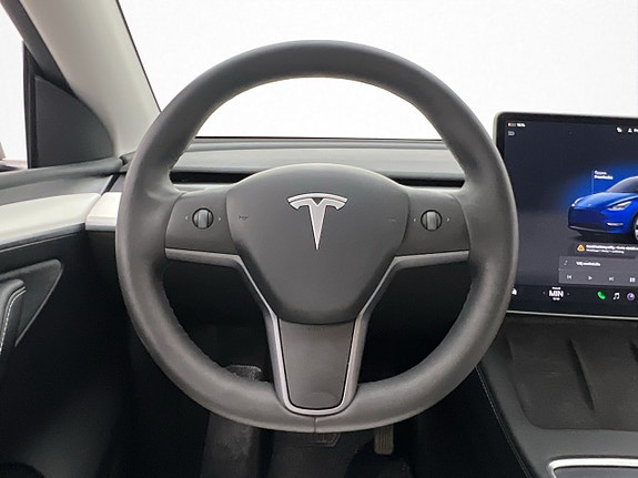 Tesla Model Y 12 of 30