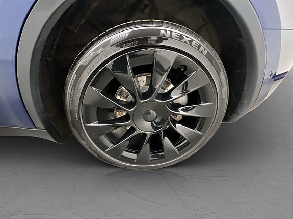 Tesla Model Y 29 of 30