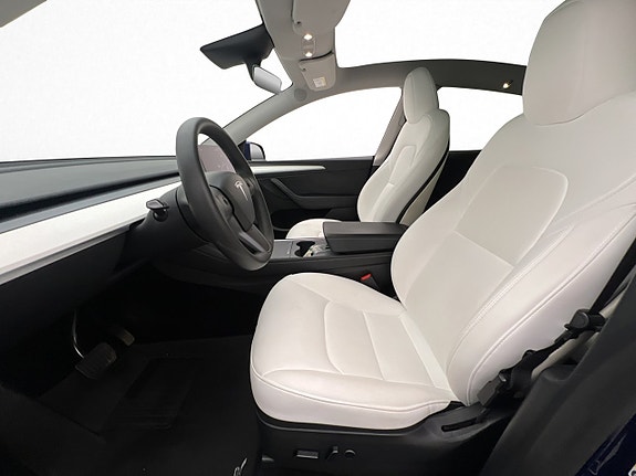 Tesla Model Y 13 of 30