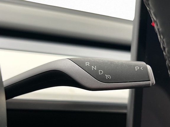 Tesla Model Y 26 of 30