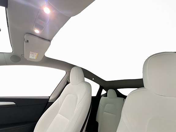 Tesla Model Y 14 of 30