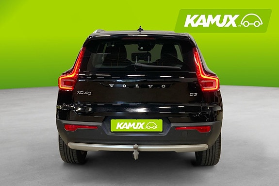 Volvo XC40 5 of 22
