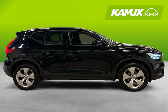 Volvo XC40 2 of 22