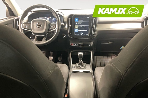 Volvo XC40 10 of 22