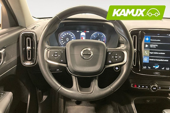Volvo XC40 13 of 22