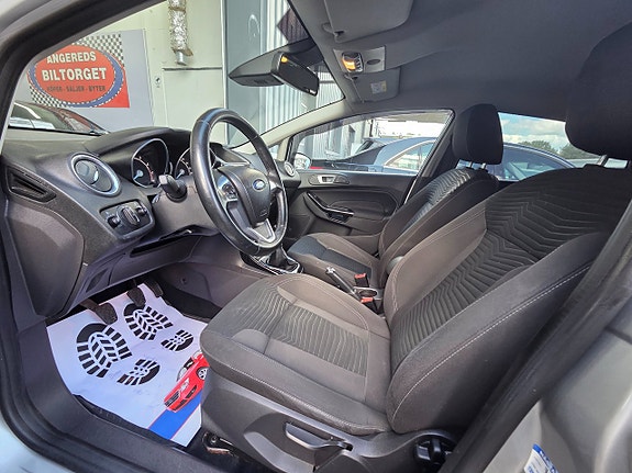 Ford Fiesta 14 of 16