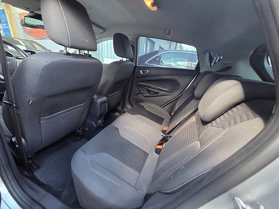 Ford Fiesta 13 of 16