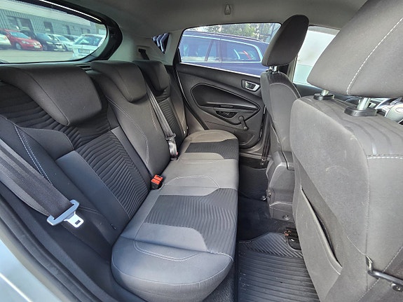 Ford Fiesta 12 of 16