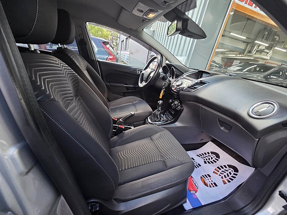 Ford Fiesta 9 of 16