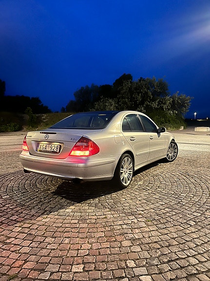 Mercedes-Benz E280 5 of 6