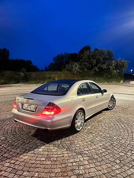 Mercedes-Benz E280 4 of 6