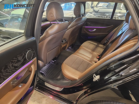 Mercedes-Benz E200 15 of 23