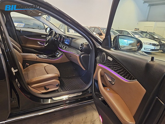 Mercedes-Benz E200 12 of 23