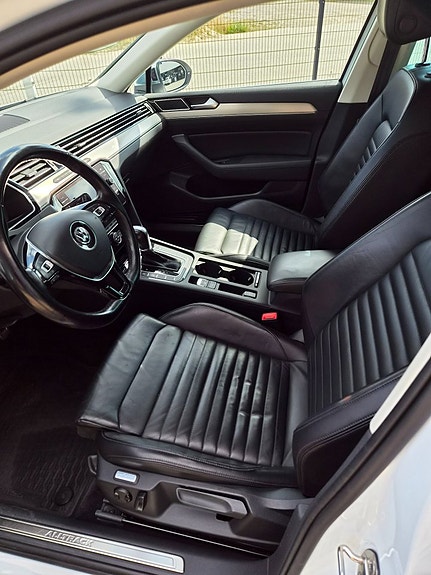 Volkswagen Passat Alltrack 8 of 15