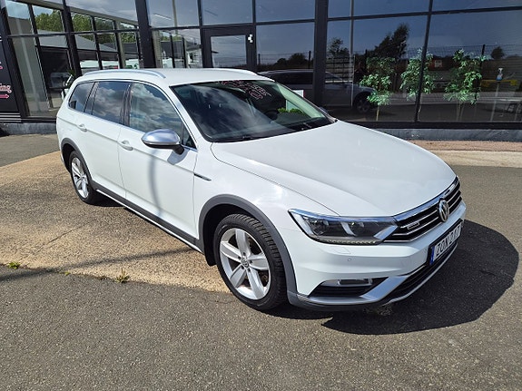 Volkswagen Passat Alltrack 2 of 15