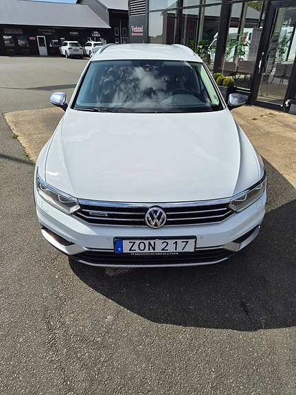 Volkswagen Passat Alltrack 3 of 15