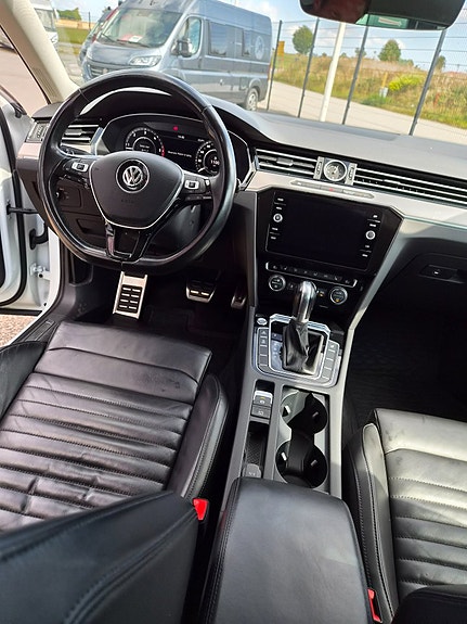 Volkswagen Passat Alltrack 14 of 15