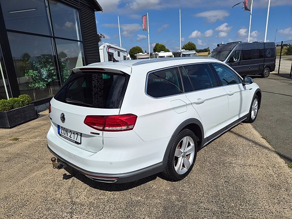 Volkswagen Passat Alltrack 7 of 15