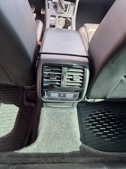 Volkswagen Passat Alltrack 13 of 15