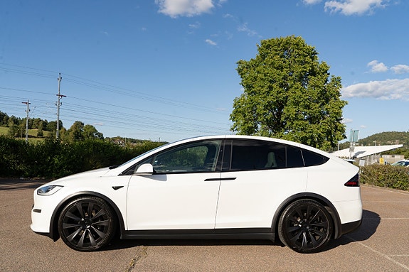 Tesla Model X 7 of 24