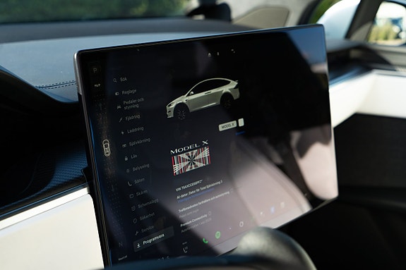 Tesla Model X 14 of 24
