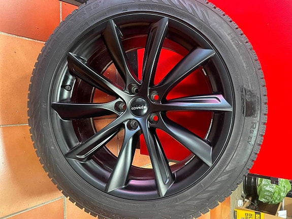 Tesla Model X 19 of 24