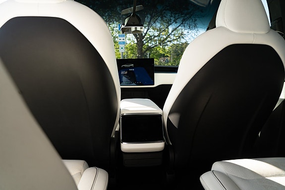 Tesla Model X 6 of 24