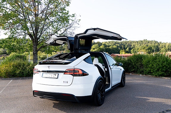 Tesla Model X 3 of 24