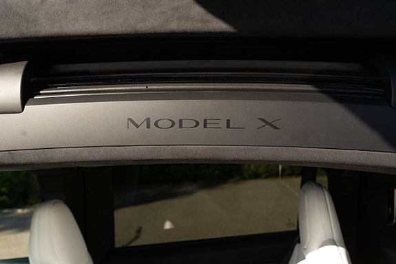 Tesla Model X 13 of 24