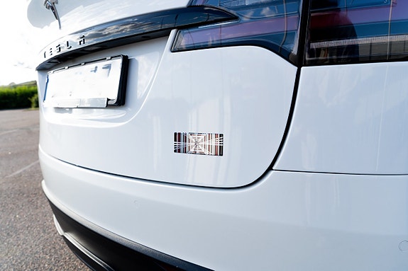 Tesla Model X 12 of 24