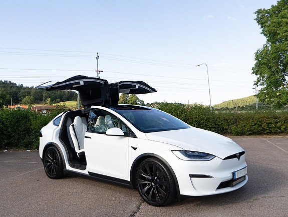 Tesla Model X 2 of 24
