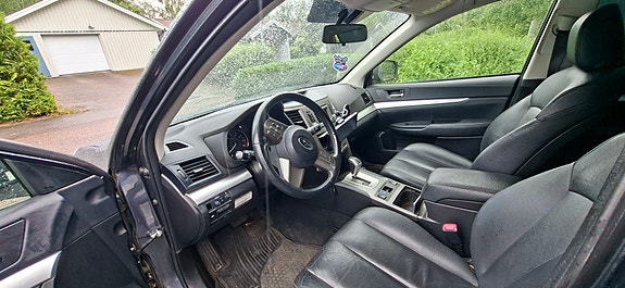 Subaru Outback 2 of 4