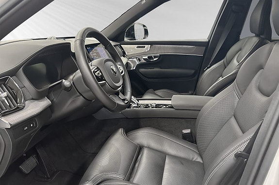 Volvo XC90 7 of 11