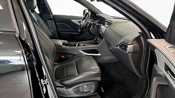 Jaguar F-PACE 3 of 26