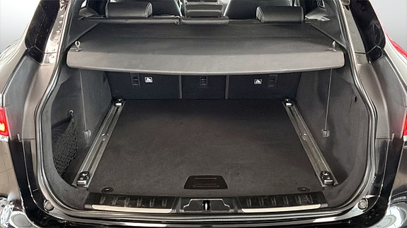 Jaguar F-PACE 10 of 26
