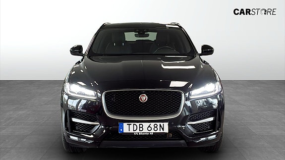 Jaguar F-PACE 8 of 26