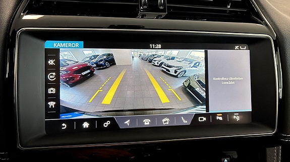 Jaguar F-PACE 15 of 26