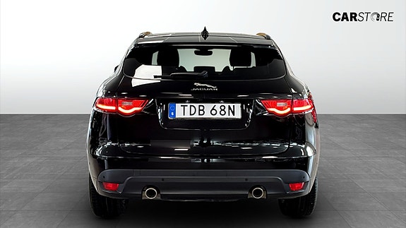 Jaguar F-PACE 7 of 26
