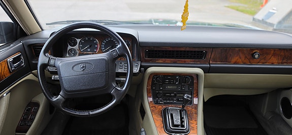 Jaguar XJ 12 of 12
